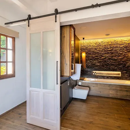 فندق مبيت وإفطار El Tossal - Adults Only 4*