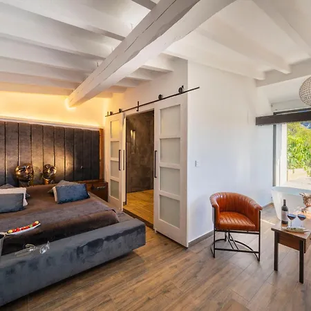 El Tossal - Adults Only